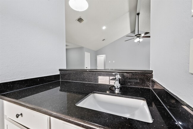 Building Photo - 1842 Freshmeadow Dr