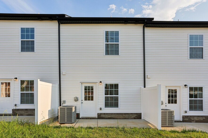 Building Photo - 2815 Trenton Rd