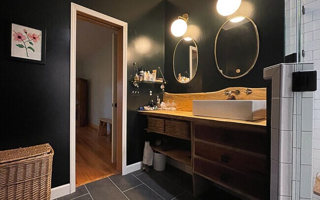 Building Photo - Amazing sunsets at this waterfront home