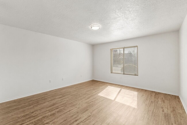 Building Photo - 11031 Deer Lodge Pl SE