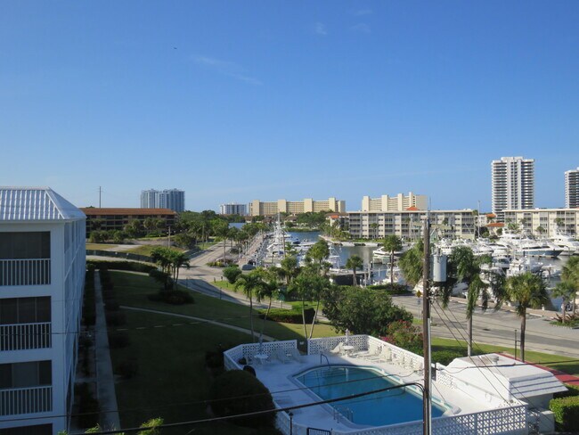 Building Photo - 155 Yacht Club Dr