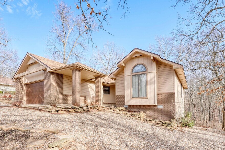 Building Photo - 15 Farnham Dr