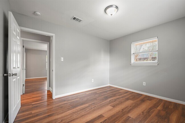 Building Photo - 209 Moss Hill Ln