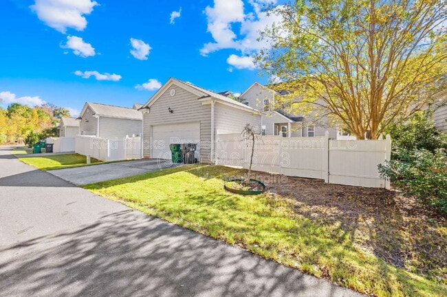 Building Photo - 10411 Alvarado Way