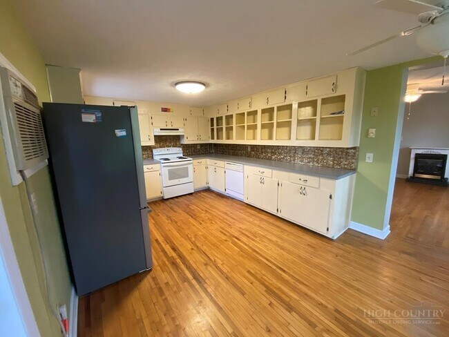 Building Photo - 417 Will Vannoy Rd