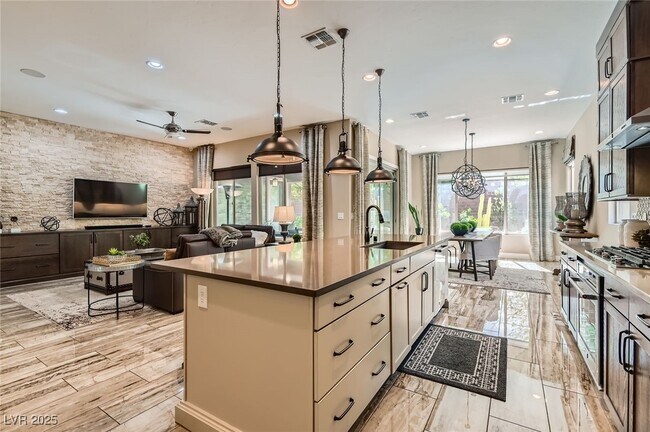 Building Photo - 10398 Kesington Dr