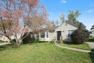 Building Photo - 3 Bedroom 2 Bath Home