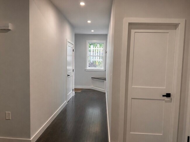 Building Photo - 288 Grove St