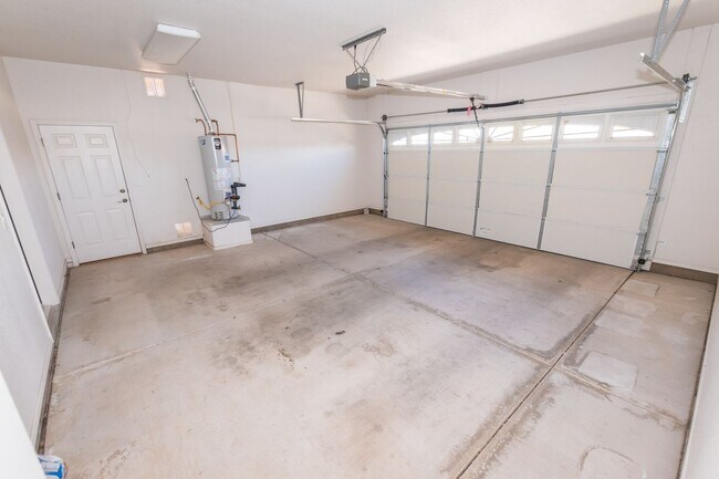 Building Photo - Large Corner Lot Home with 3 Bedrooms, 2 Baths, Central A/C, Washer & Dryer included!