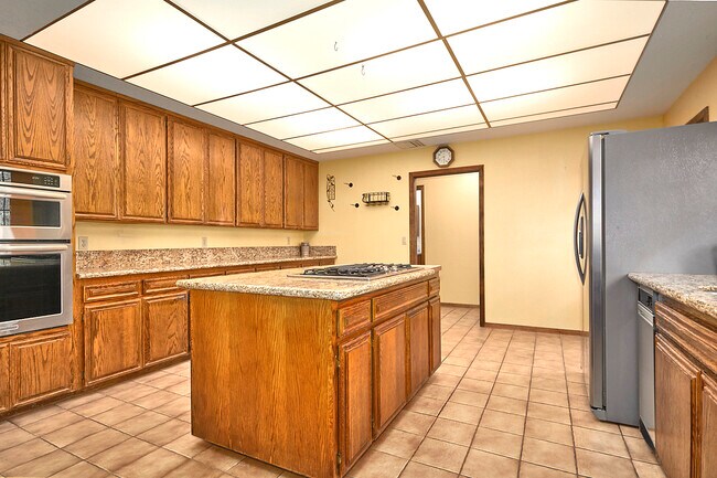 Building Photo - 23109 Cardinal Rd