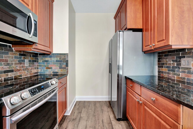 Building Photo - 2562 Gardens Pkwy