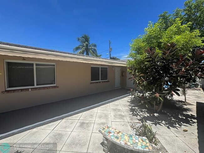 Building Photo - 4616 Poinciana St