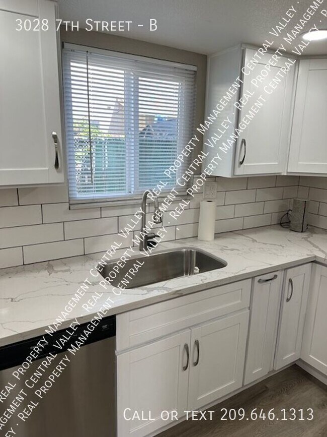 Building Photo - Ceres 2 Bedroom 1 Bathroom Tri-plex