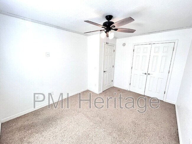 Building Photo - 3200 SW Windrift Ave