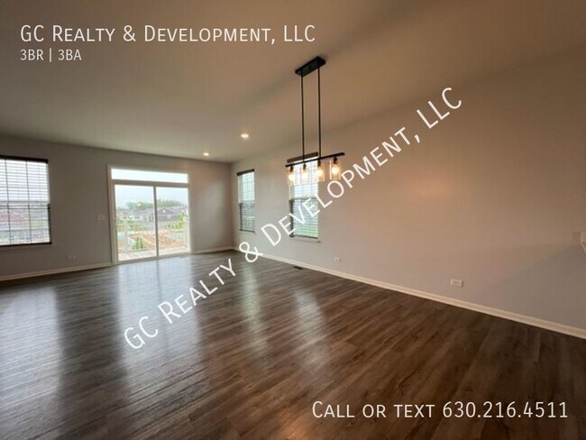 Building Photo - ***WOODLORE ESTATES / 3 BDRM / 2.5 BTH / A...