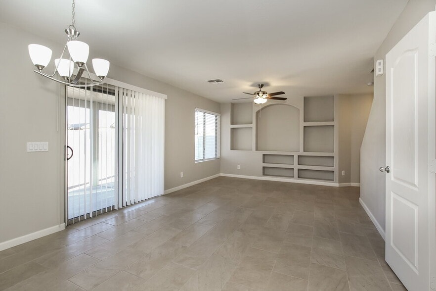 Building Photo - 11704 W Mauna Loa Ln