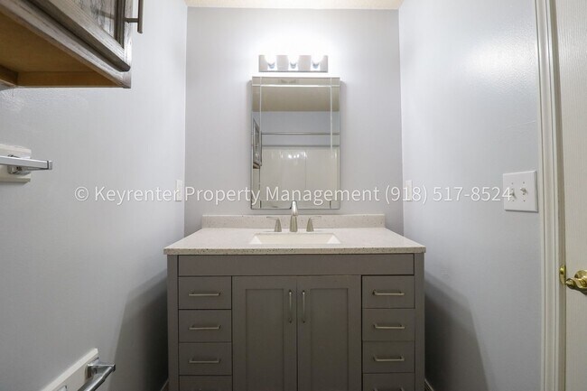 Building Photo - 3 Bed | 2 Bath in Owasso!