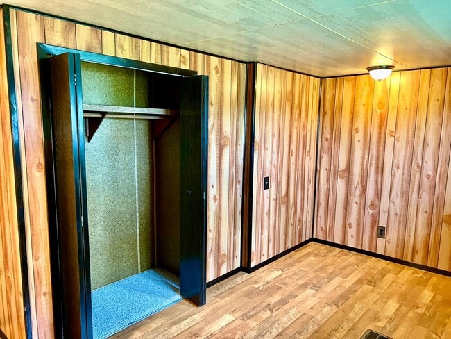 Building Photo - Pet Friendly 2 Bed 2 Bath Single Family Home With Garage, Private Deck and Big Yard!