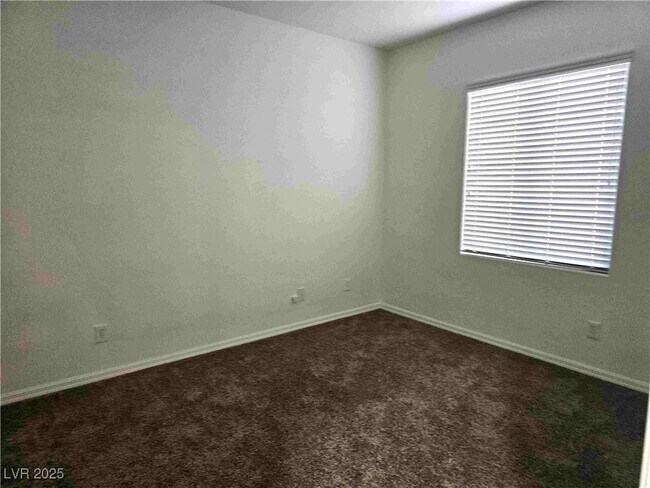 Building Photo - 2553 Chateau Clermont St