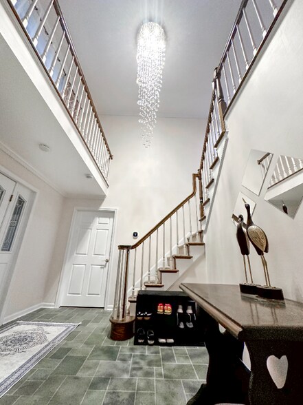 Building Photo - 6636 Isle of Skye Dr