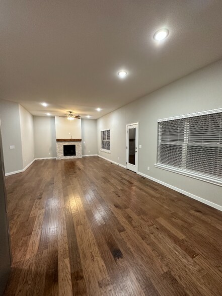 Building Photo - 524 Chipmunk Ave