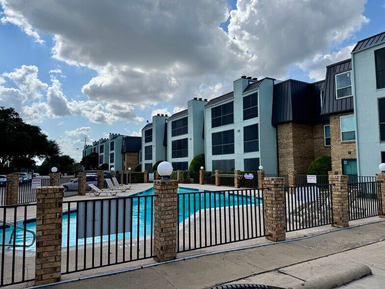 Building Photo - 11470 Audelia Rd