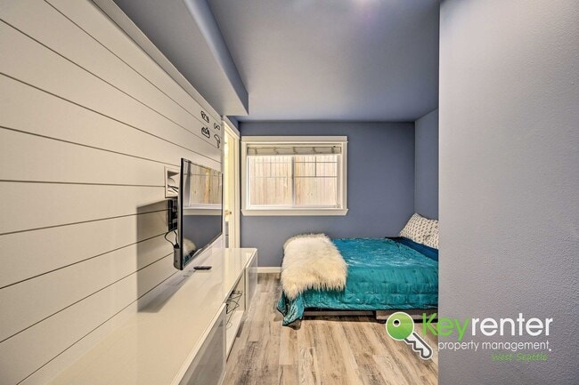 Building Photo - Beautifully Renovated 3 Bed Townhome in Prime North Seattle Location
