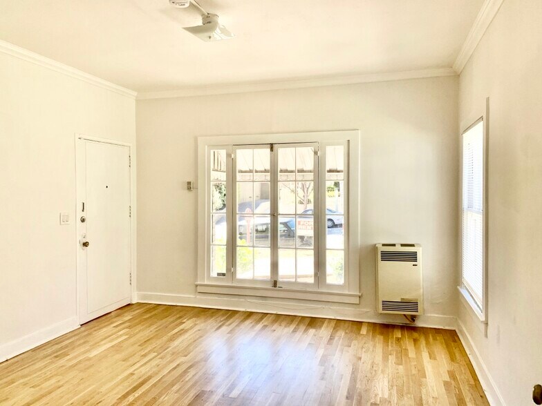 Building Photo - 610 Parkman Ave