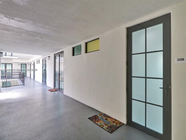 Building Photo - 4100 SW 64th Ave