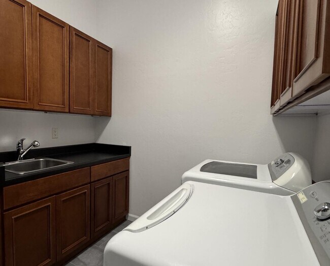 Building Photo - 13743 N High Mountain View Pl