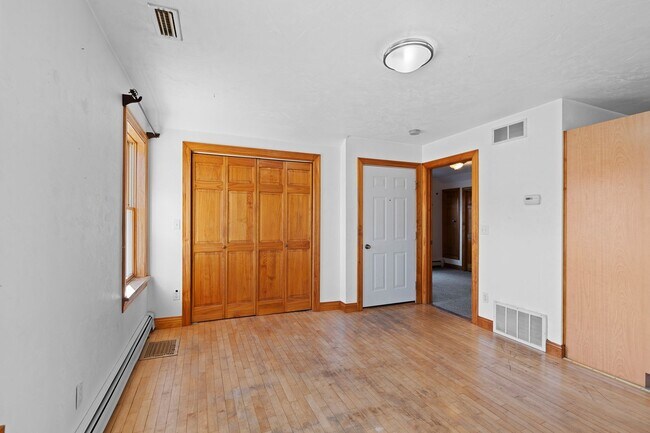 Building Photo - 119 N Wisconsin St