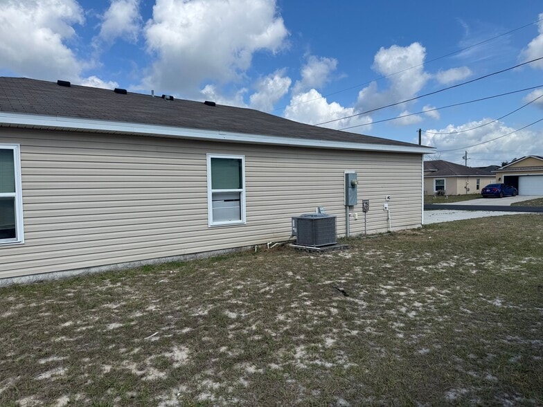 Building Photo - 108 Tulip Ln