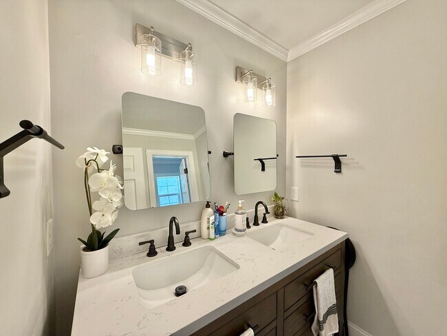 Building Photo - Stunning *4BD, 3BA North Raleigh Home on a...