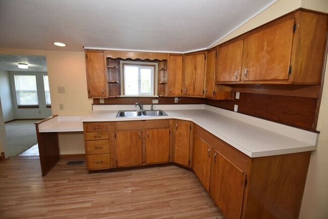 Building Photo - Close to Downtown Mishawaka- 2 bedroom duplex apartment