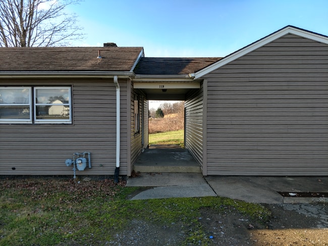 Building Photo - 109 Lakeview Dr