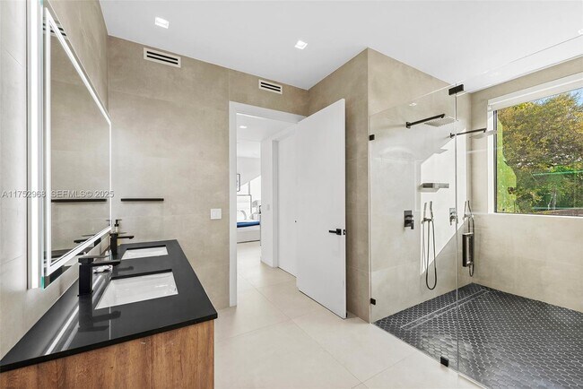 Building Photo - 2572 NE 182nd Terrace