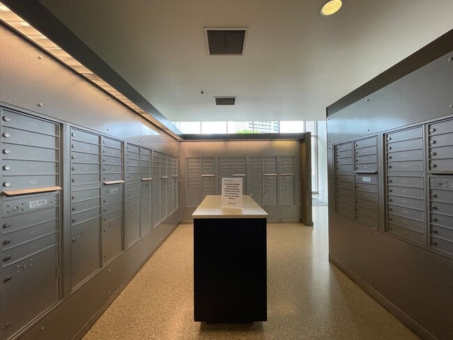 Building Photo - Incredible 1Bd/1Ba Fully Furnished Condo in the Pearl!!!! Corner Unit with Spectacular Views & Ga...