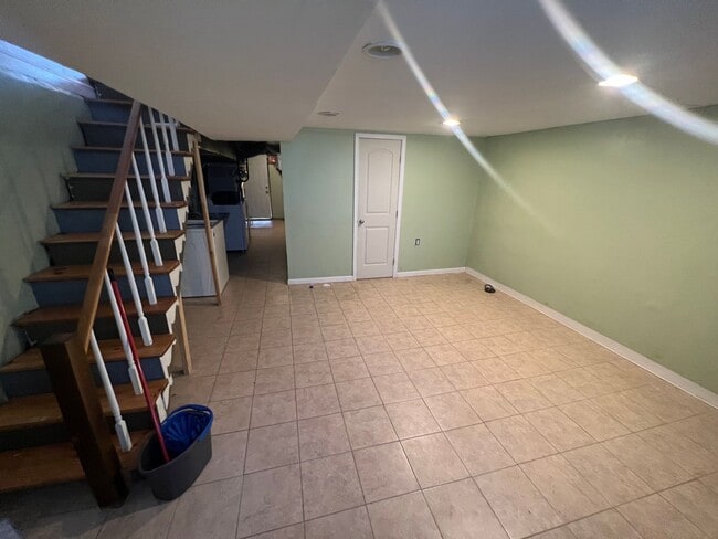 Building Photo - Charming Modern 3 Bedroom w/ Washer & Dryer & Optional 4th Bedroom in Basement | Overbrook