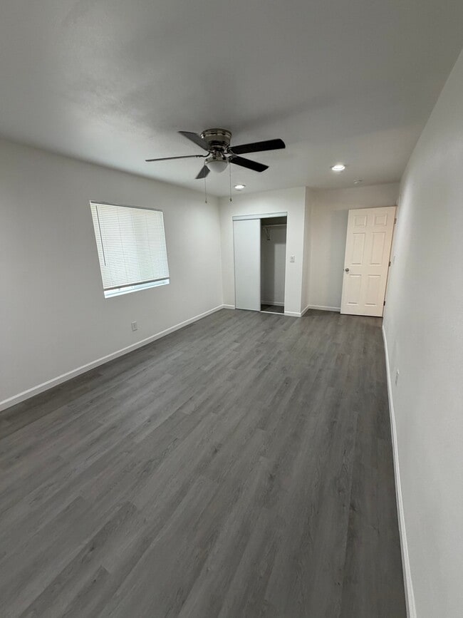 Building Photo - 1060 St