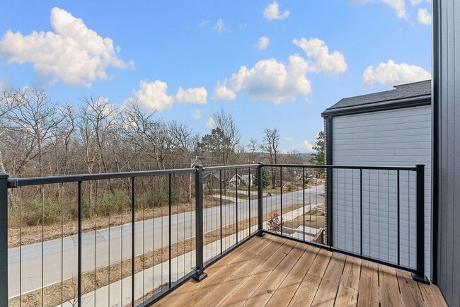 Building Photo - 491 S Happy Hollow Rd