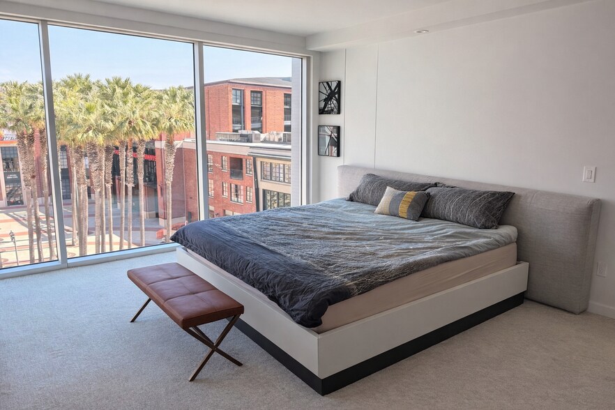 Building Photo - 207 King St