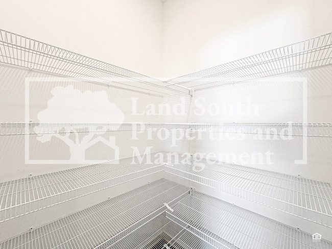 Building Photo - 4141 Salt Springs Ln