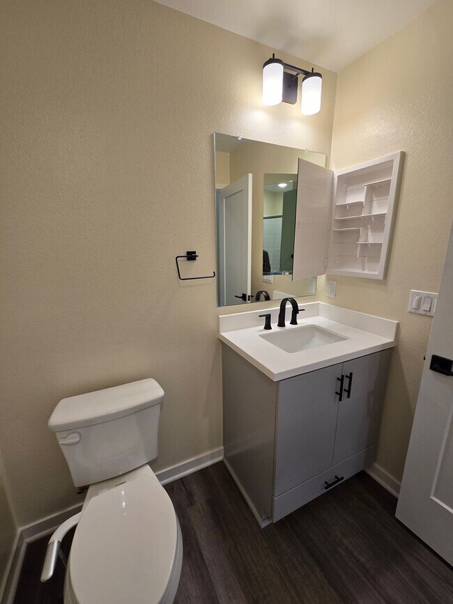 Building Photo - Beautiful 2 bed 2 bath Condo in Covina