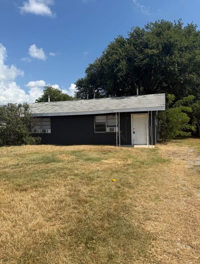 Building Photo - 203 W Dove Ln