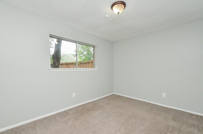 Building Photo - 4522 Donalbain Dr