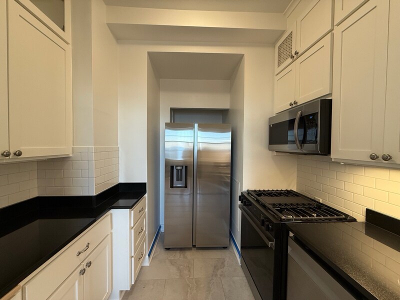 Building Photo - 925 E Wells St