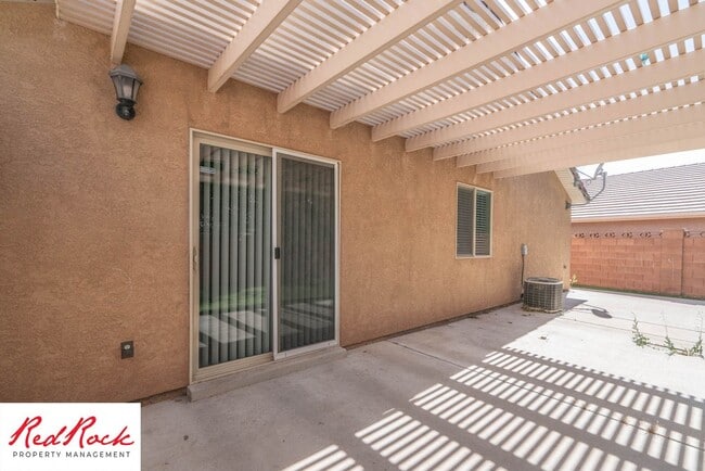 Building Photo - 2 Bedroom and 2 Bathroom Home near Quail C...