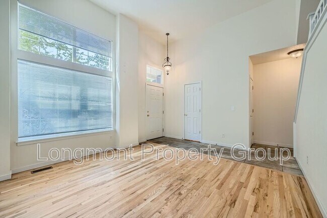 Building Photo - 679 Snowberry St