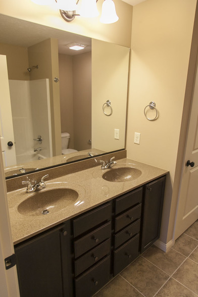 Master Bathroom - 3620 Chardonnay Ct