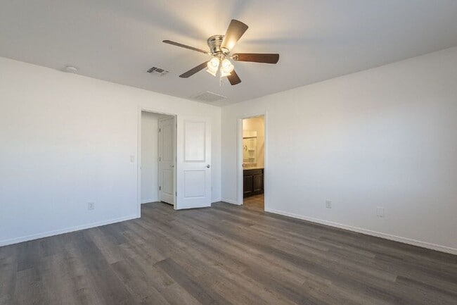 Building Photo - 1536 E Demain Dr